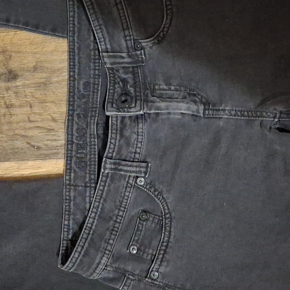 Guess Jeans 1981 Black Stretch Jeans. - Picture 9 of 11